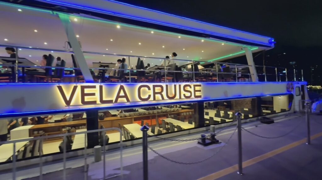 バンコクのディナークルーズ船VELA CRUISE