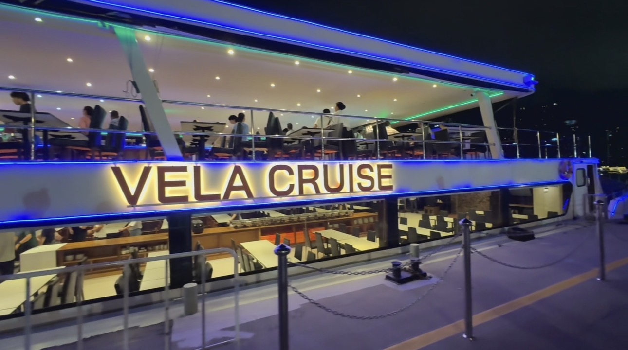 バンコクのディナークルーズ船VELA CRUISE